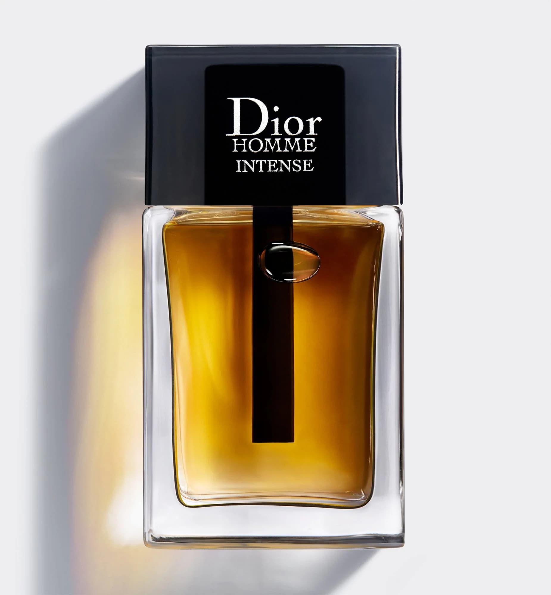 Flacon de parfum sombre conserve a l abri de la lumiere